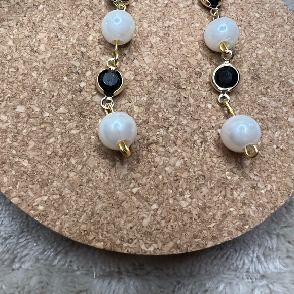 Black/Pearl Earrings - Picture 2 of 2
